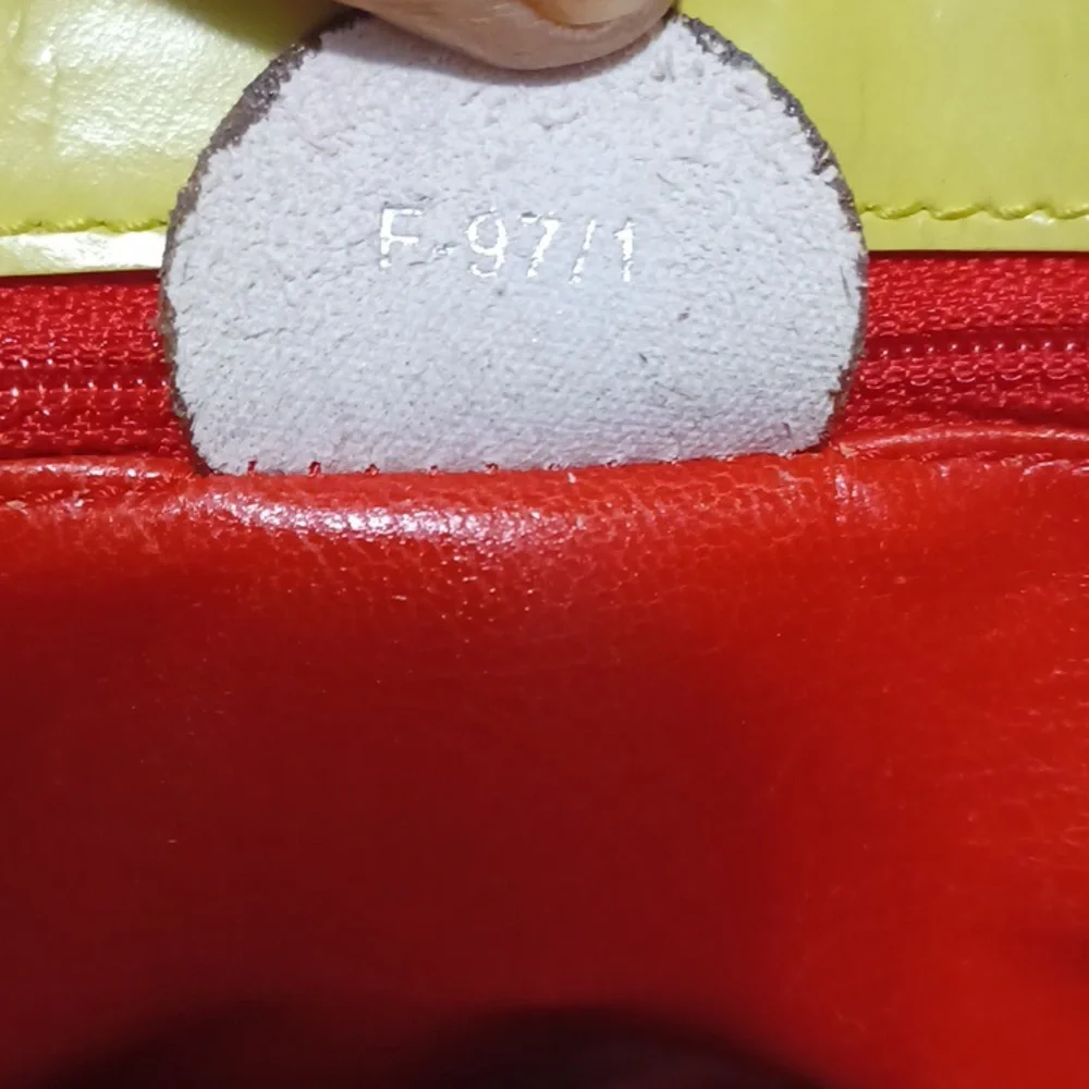 🍐CELINE PATENT LEATHER SHOULDER BAG - Picture 9 of 10
